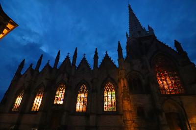Church of Notre Dame of Vitre con iliminación nocturna