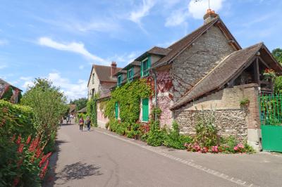 Una calle de Giverny