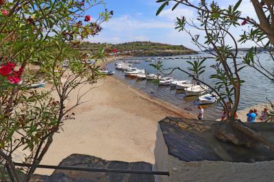 Panorámica dela playa de Portlligat desde la casa Dalí