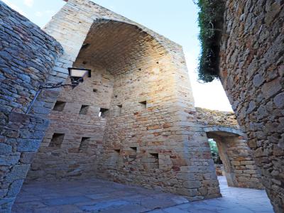 Restos de Fortificaciones del antiguo castillo