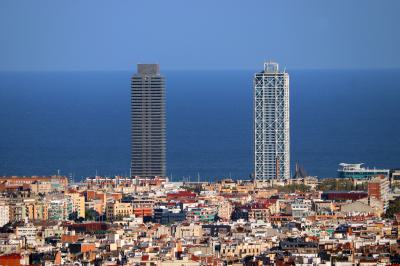 Panorámica de torres en Barcelona desde el Parque Güell