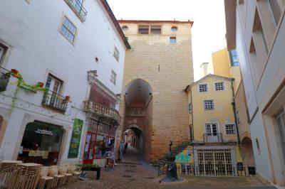 Porta e Torre de Almedina
