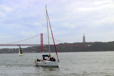 Panorámica del puente 25 de Abril en Lisboa