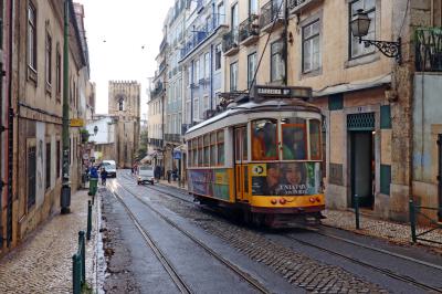 Calle a la Catedral de Lisboa