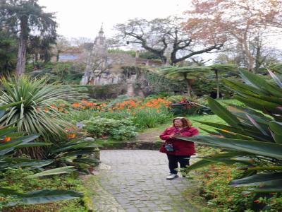 Admirando el jardín de Quinta Regaleira