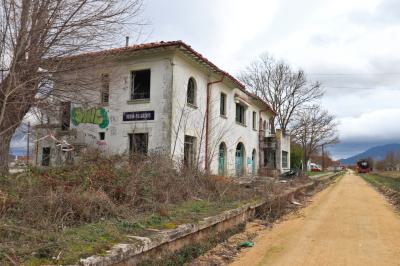 Estación Horna-Villarcayo con la Mikado al fondo