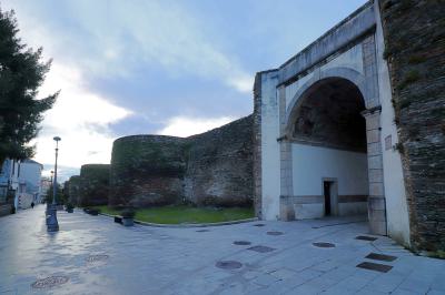 Porta do Bispo Aguirre en la muralla de Lugo