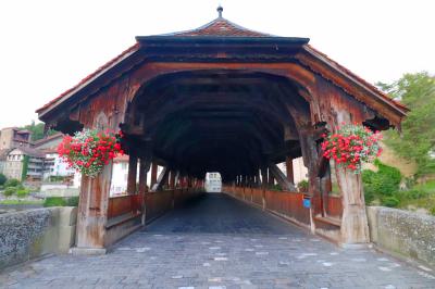 Puente medieval en Friburgo sobre el rio Seane