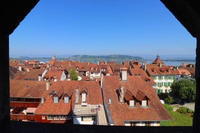 Vistas desde el paseo de ronda de la muralla de Murten 