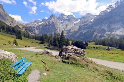 Camino al Lago glaciar Oeschinensee