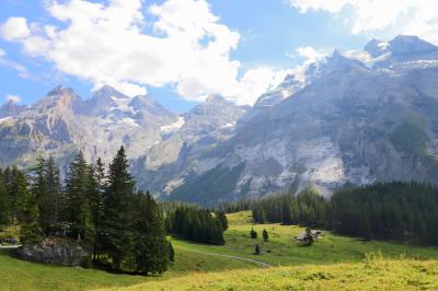 Camino al Lago glaciar Oeschinensee