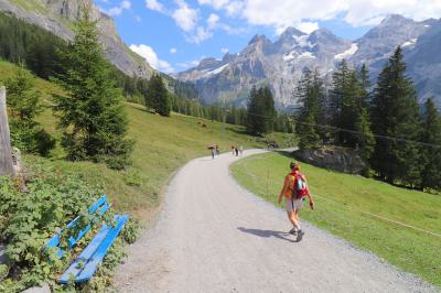 Camino al Lago glaciar Oeschinensee