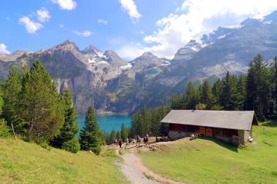 Camino al Lago glaciar Oeschinensee