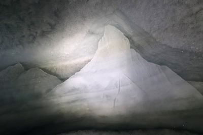 Escultura del Matterhorn  en el palacio de hielo en el Matterhorn Glacier Paradise