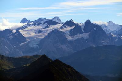 Cadena de picos alpinos