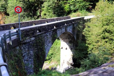 Puente de acceso a Corippo