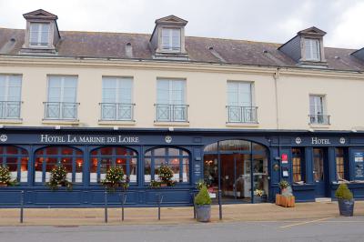 Hotel junto a la carretera en Montsoreau 