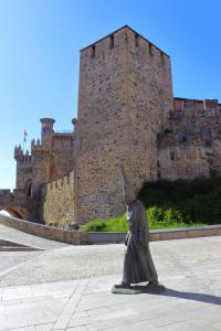 Estatua al Nazareno Lambrión Chupacandiles