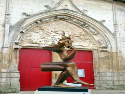 Arte frente a la iglesia de Church of Saint Martin