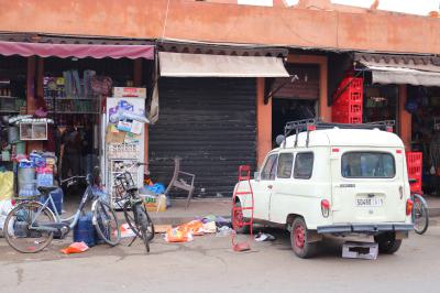 Trabajos a pie de acera en Marraketch
