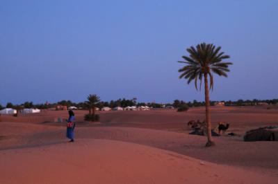 Amanecer en el desierto de Erg Chebbi 