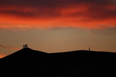 Amanecer en el desierto de Erg Chebbi 