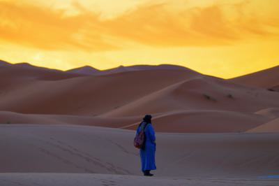 Amanecer en el desierto de Erg Chebbi 