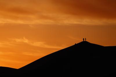 Amanecer en el desierto de Erg Chebbi 
