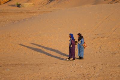 Amanecer en el desierto de Erg Chebbi 