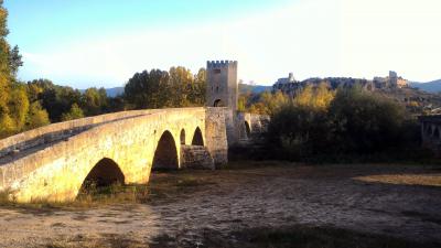Puente medieval sobre el río Ebro y calzada romana