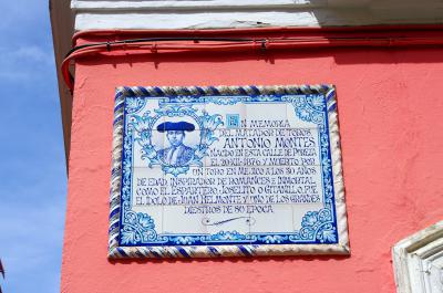 Placa a la memoria del torero Antonio Montes