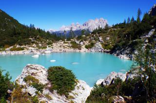 Treking al Lago di Sorapis desde Passo Tre Croice, posiblemente la senda más espectacular y concurrida de Dolomitas
