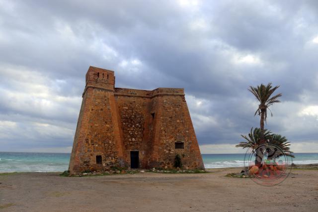 Playa y Torre de Macenas