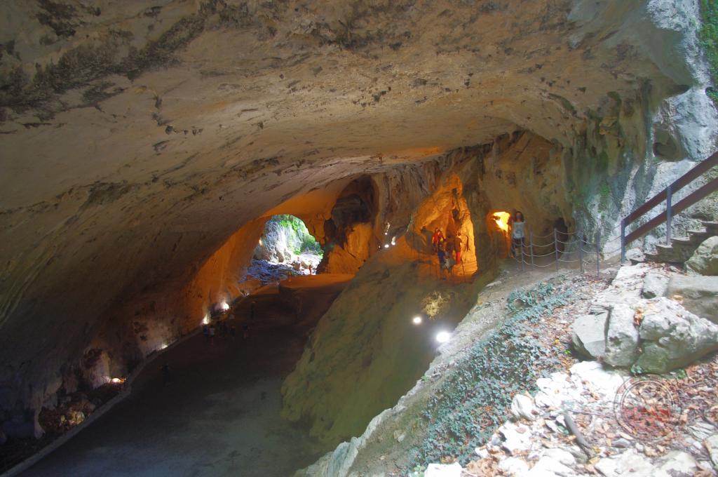 Cueva de Zugarramundi, el pueblo de las brujas 